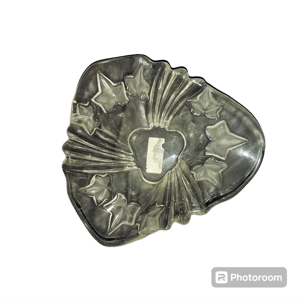 Mikasa 7 3/4" Glass Handkerchief Bowl Leaf Details US3